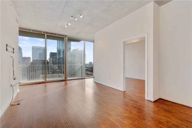 Building Photo - 360 Nueces St