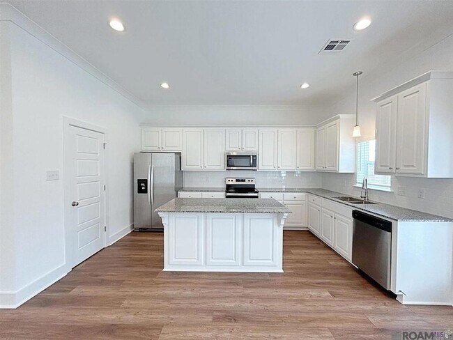 Foto del edificio - 610 Lake Shelf Dr