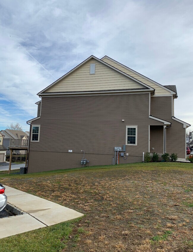 Building Photo - 2 Eagle Ln