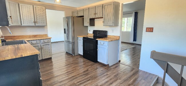 Building Photo - 6520 Pawnee Cir