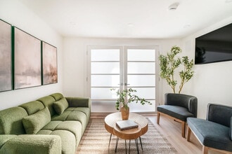 Building Photo - 335 E 22nd St