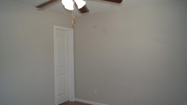 Foto del edificio - 375 Niblick Dr