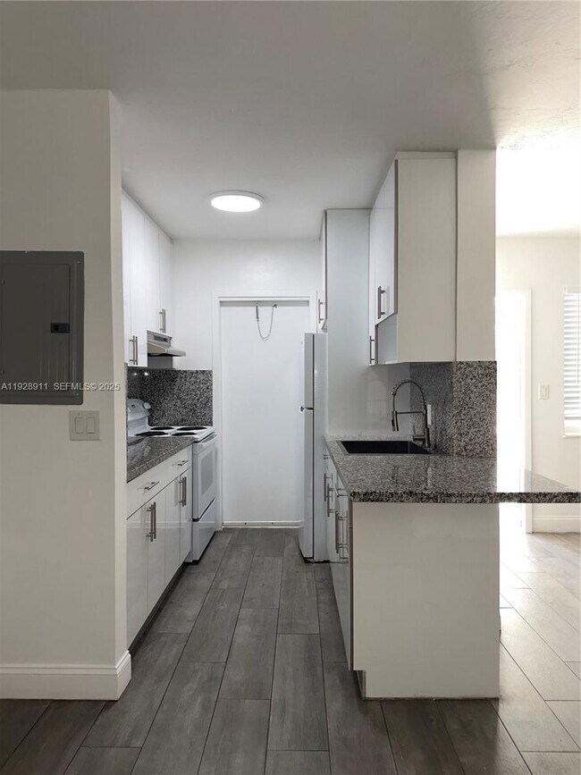 Foto del edificio - 1895 Venice Park Dr