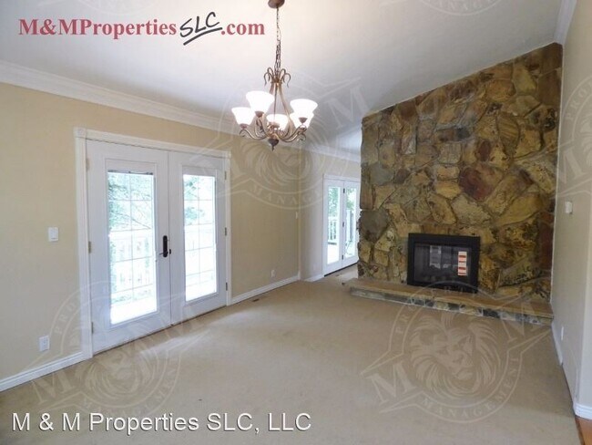 Building Photo - 3 br, 2 bath House - 2708 E Grand View Dr ...