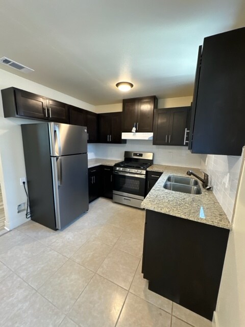 Primary Photo - 151, 151 1/2, 153 E 87th Place