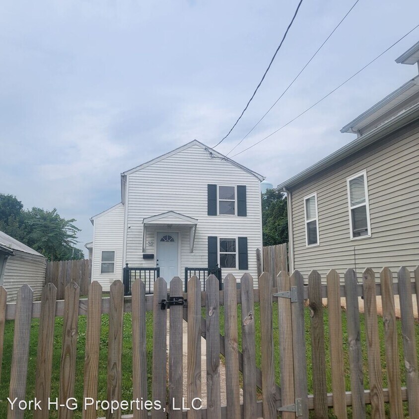 3 br, 1 bath House 92 North Main Street House for Rent in Dover, PA