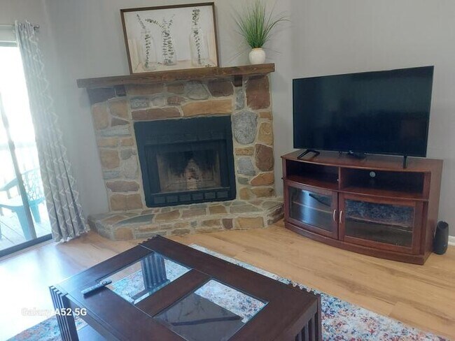 Building Photo - Furnished 1 bedroom Condo