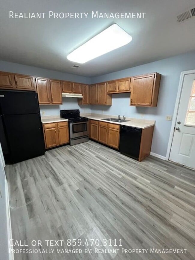 Building Photo - 212 Coburn Dr