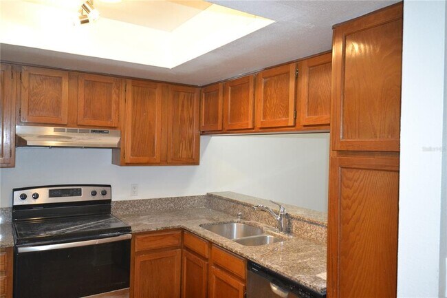 Foto del edificio - 209 Woodlake Wynde