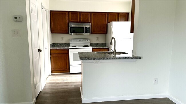 Foto del edificio - 3900 Woodchase Dr