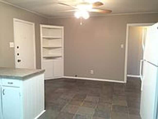 Building Photo - PRE-LEASE AUG 2026! Charming 2 Bed Cottage...
