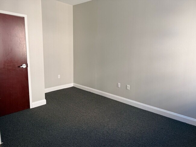 Foto del edificio - 210 Farmington Ave