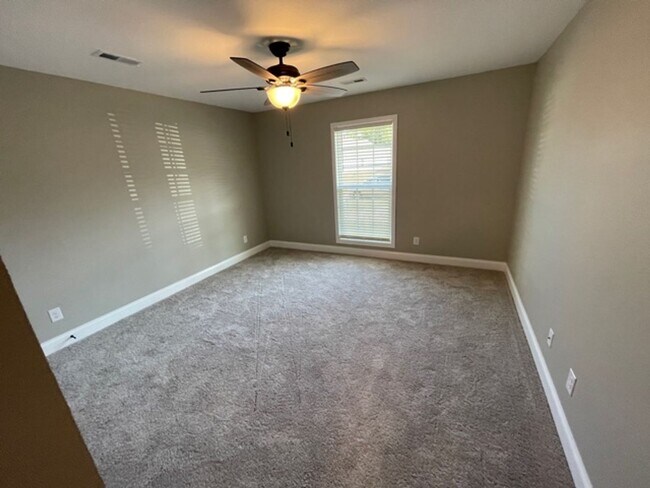 Building Photo - Maryville 37803 - 3 bedroom, 2 bath rancher - Call Ed Johnson (865) 924-5045