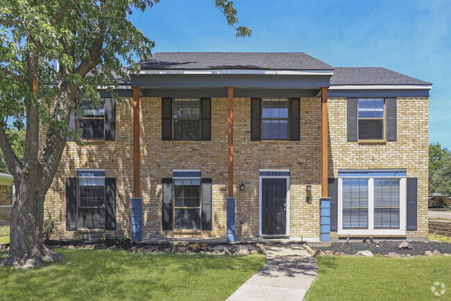 Building Photo - 2325 Woodhollow Ave