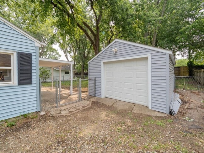 Building Photo - 1928 Eckener Dr