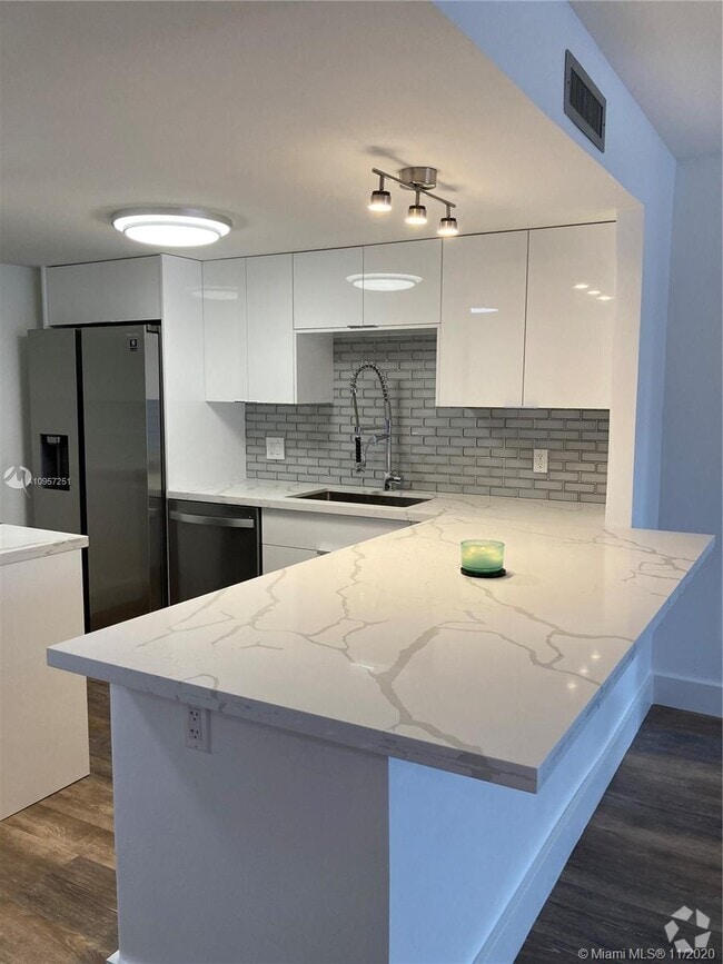 Building Photo - 1300 NE Miami Gardens Dr