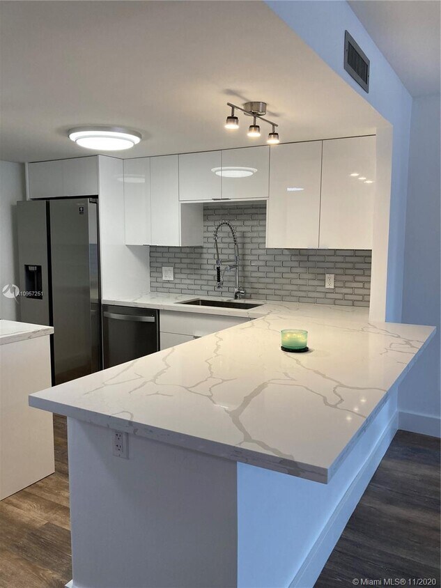 Foto principal - 1300 NE Miami Gardens Dr