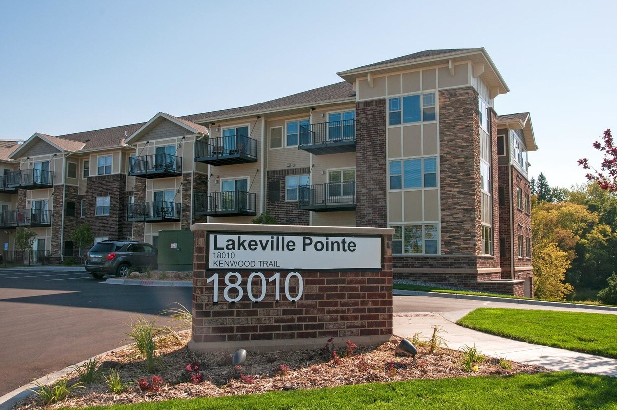 Foto principal - Lakeville Pointe Apartments