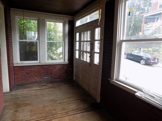 Building Photo - 52 Merritt Ave