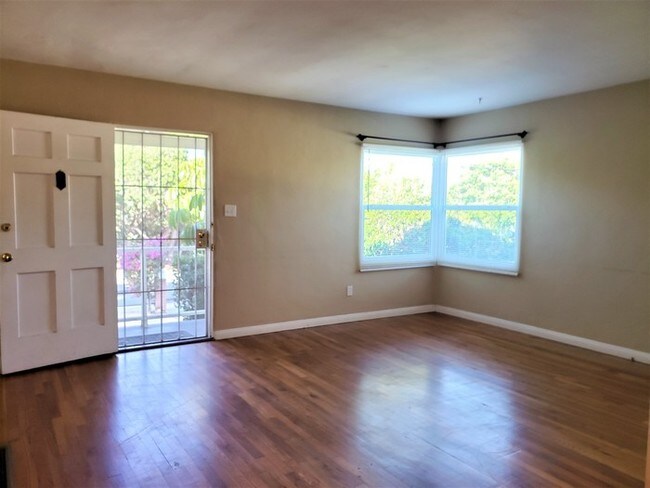 Building Photo - Cozy Craftsman Style Home