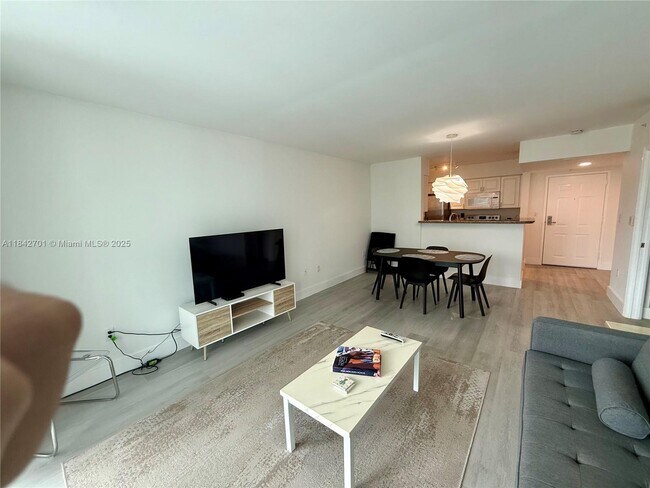 Building Photo - 1155 Brickell Bay Dr
