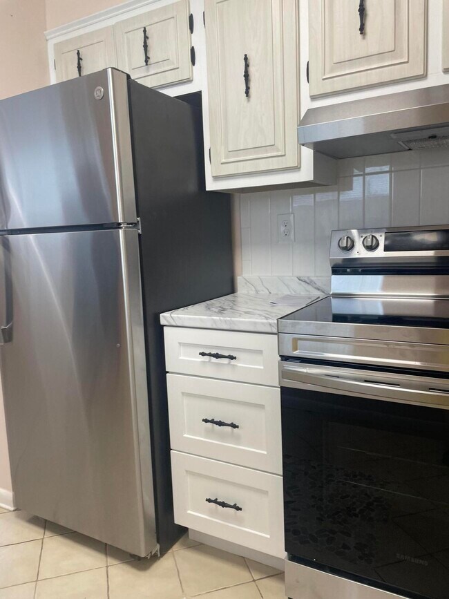 Foto del edificio - 402 Monaco Ct