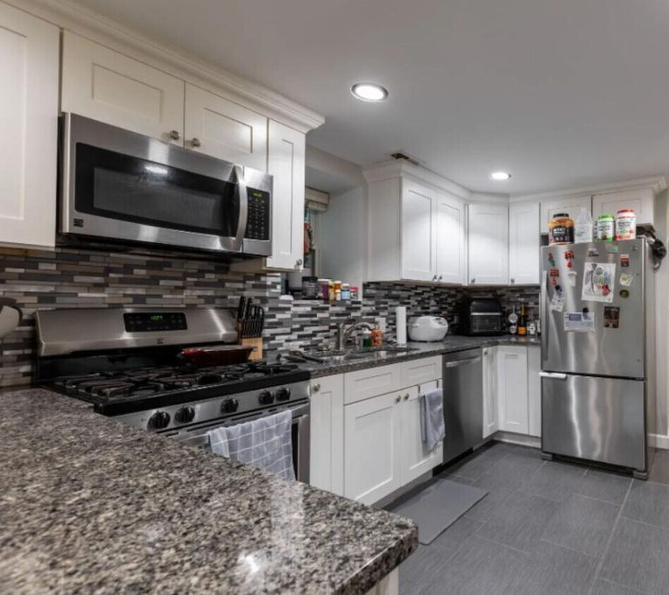 Foto del edificio - 2651 W Armitage Ave