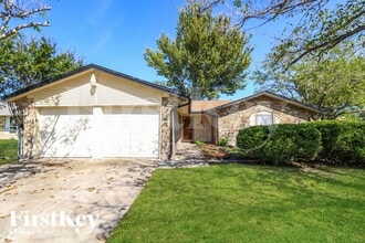 Building Photo - 502 Oak Ridge Pl