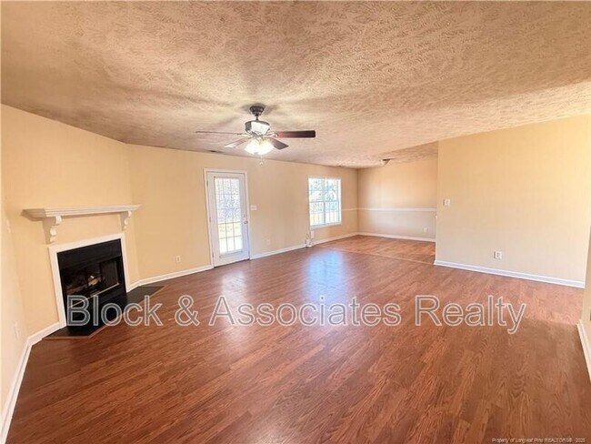 Foto del edificio - 203 Cypress Dr