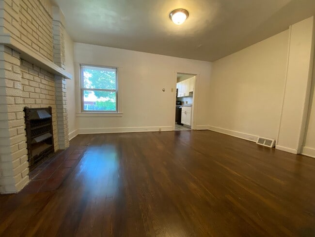 Photo - Pet Friendly 3 Bedroom Townhouse in Squirrel Hill! Covered Front Porch + Backyard! Call Today!