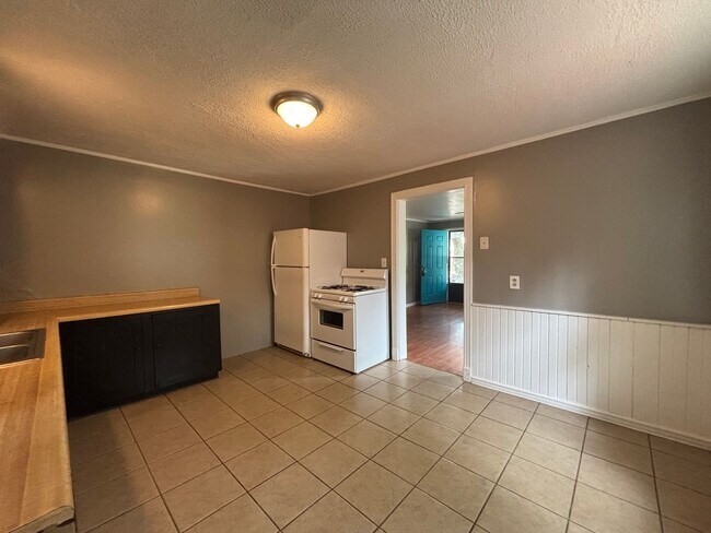 Foto del edificio - 3 BEDROOM 1.5 BATHROOM