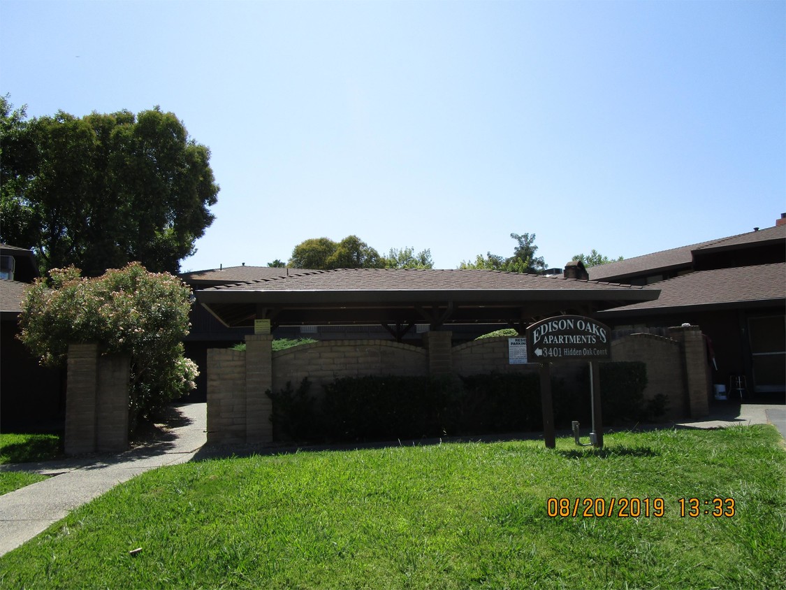 Foto principal - 3401 Hidden Oak Ct