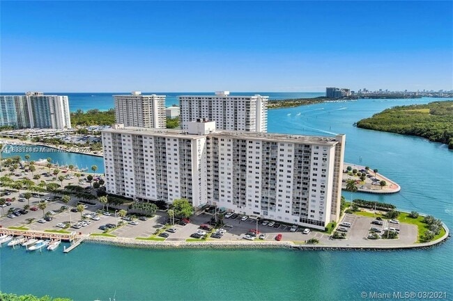 Building Photo - 400 Kings Point Dr