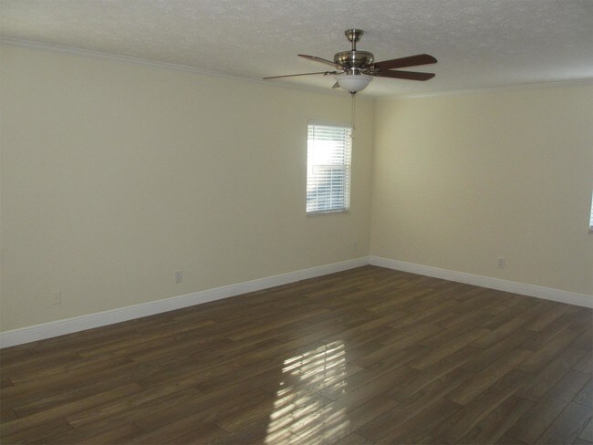 Building Photo - 2810 Biarritz Dr