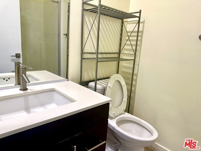Foto del edificio - 2581 Arvia St