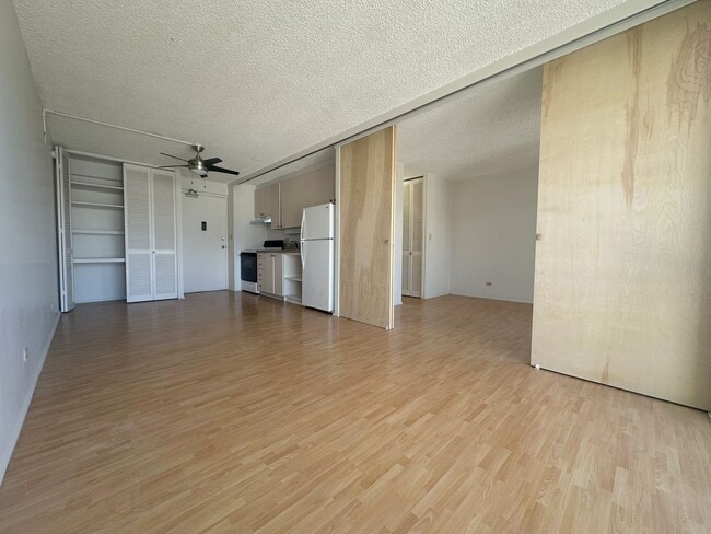 Building Photo - Kapiolani Manor - 1/1/1 Electricity Included!