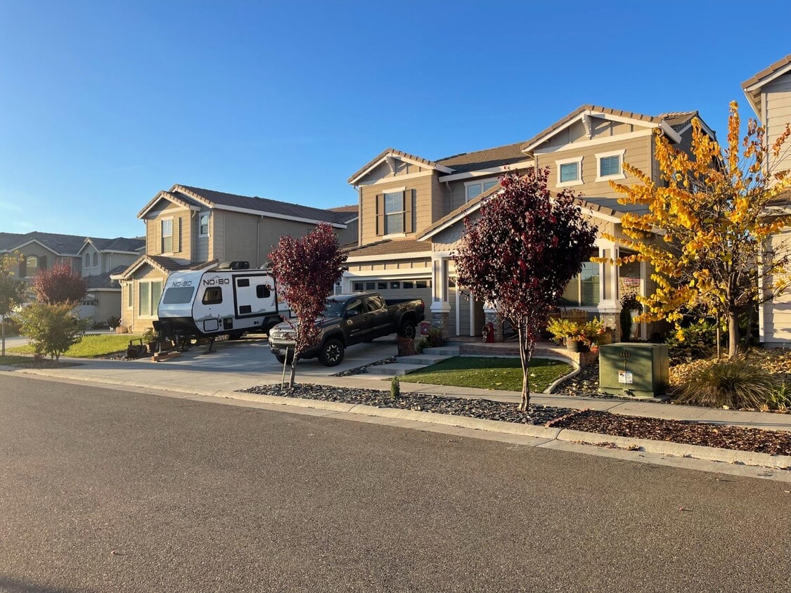 2049 Cattledrive Way, Roseville, CA 95747 House for Rent in Roseville