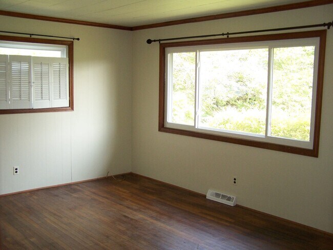 Building Photo - 3BR/1BA Home Near UNCSA, Washington Park N...