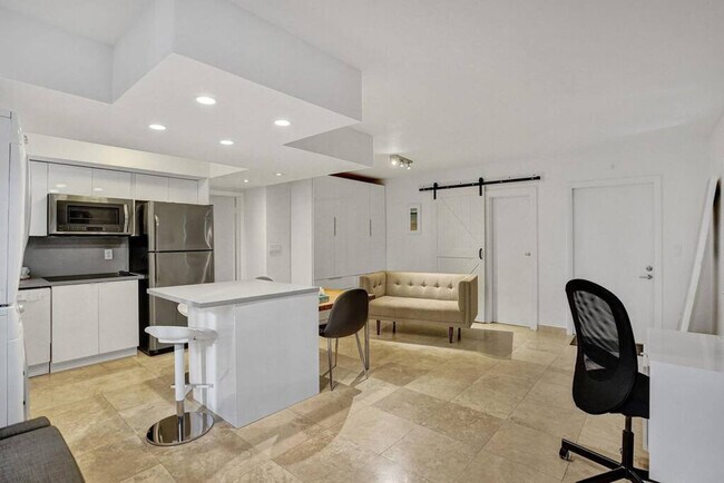 Foto del edificio - 3215 NE 7th St