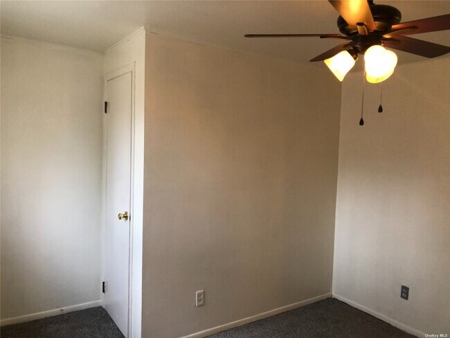Foto del edificio - 653 Meadow Rd