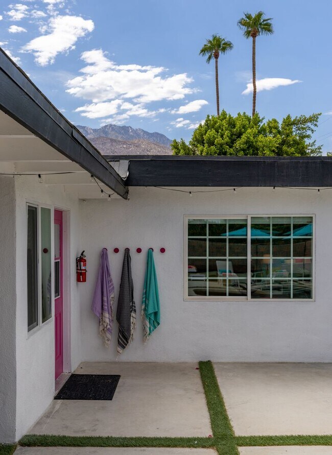 Building Photo - Stunning Desert Contemporary Home in Sunri...