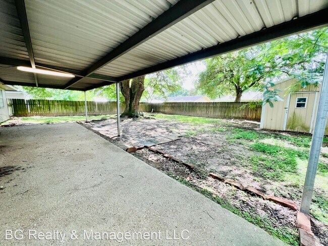 Building Photo - 3 br, 1.5 bath House - 123 August Drive