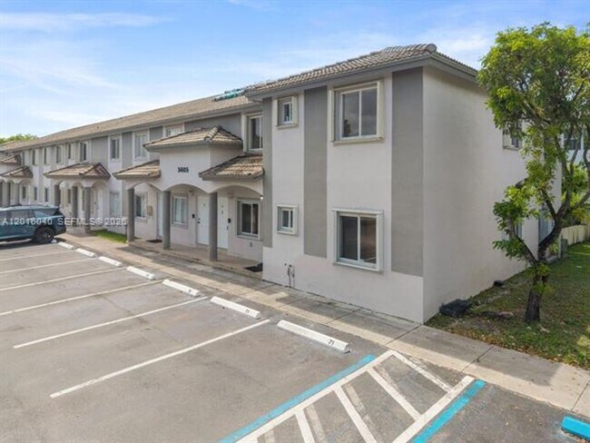 Foto del edificio - 5605 NW 109th Ave