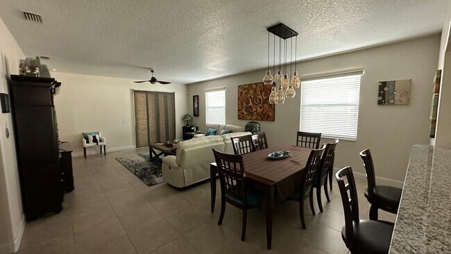 Foto del edificio - 412 Waterside Cir