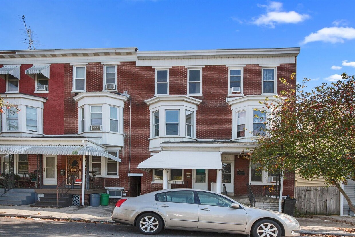 Primary Photo - Charming 5 bedroom, 1.5 bath in York City.
