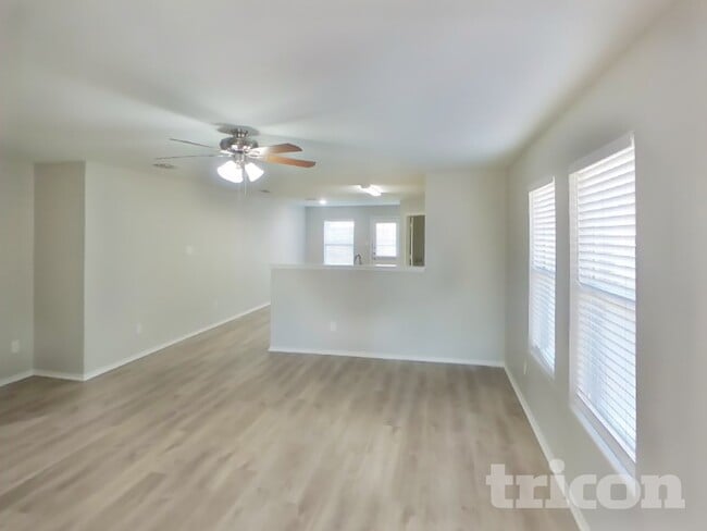 Building Photo - 439 Eisenhower Ln