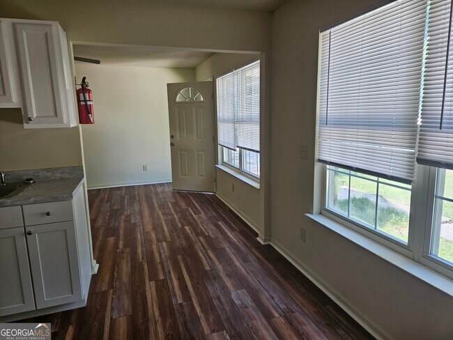 Foto del edificio - 103 Simmons Rd