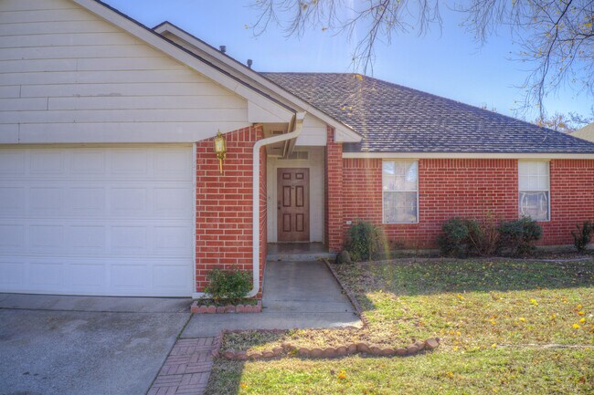 Building Photo - 5700 SE 87th St