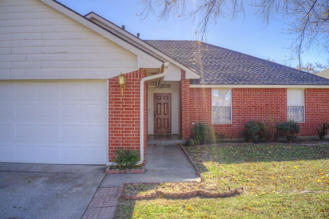 Photo - 5700 SE 87th St House