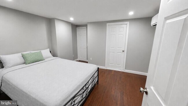 Foto del edificio - 427 W Girard Ave